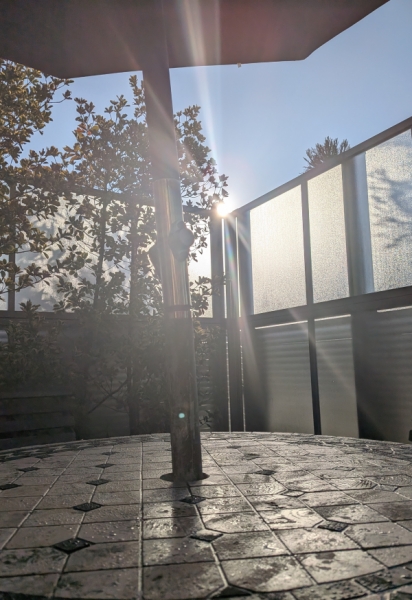 バルコニーの朝陽