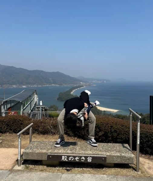股のぞき